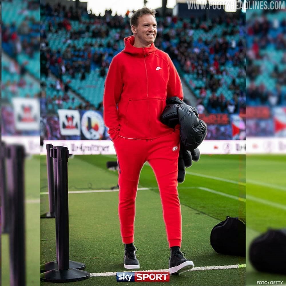 Sign To His Players RB Leipzig Coach Nagelsmann Wears All Red
